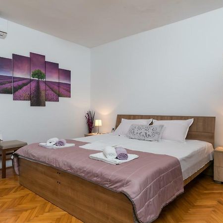 Mini Apartment Petra - Rooms Purple & Green With Kitchen And Garden ドゥブロブニク エクステリア 写真