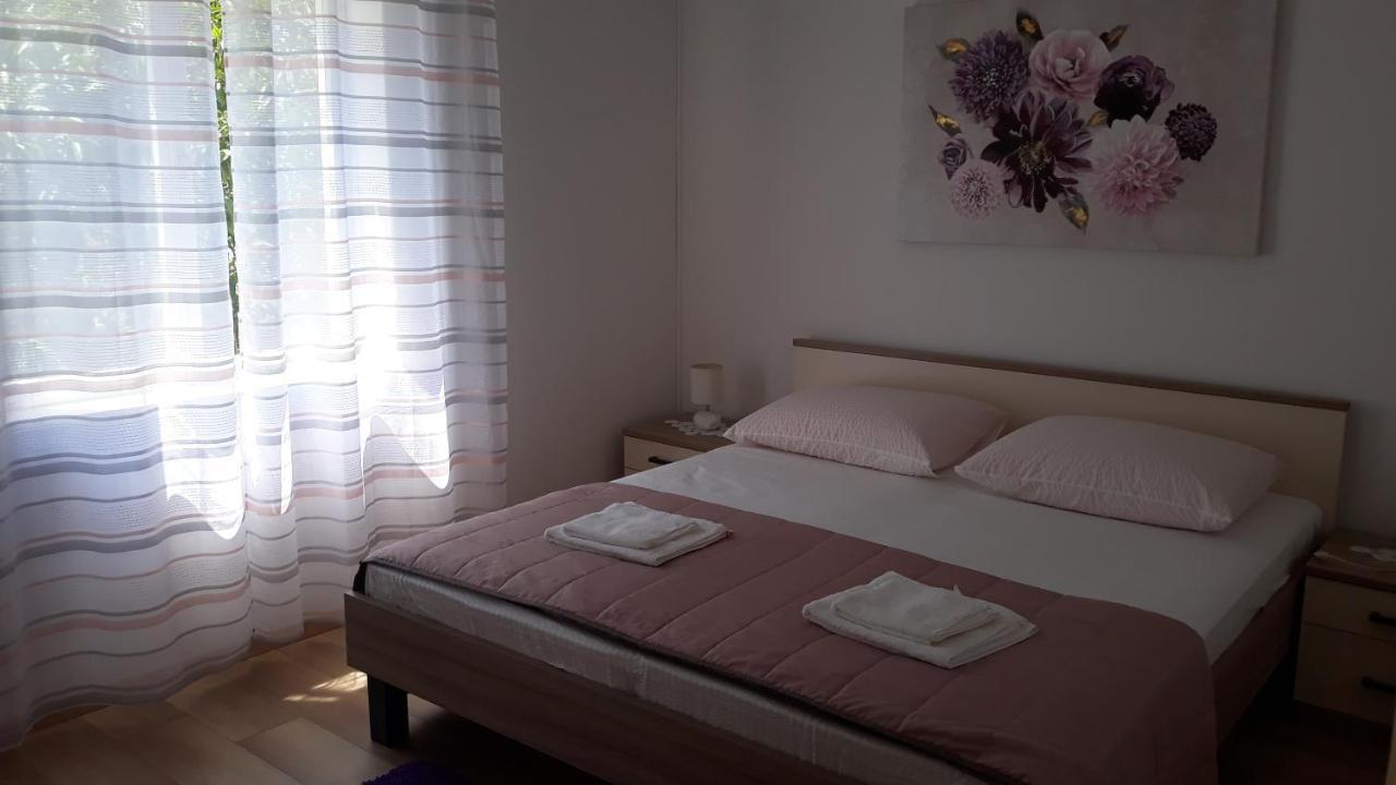 Mini Apartment Petra - Rooms Purple & Green With Kitchen And Garden ドゥブロブニク エクステリア 写真