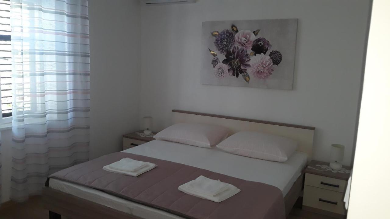 Mini Apartment Petra - Rooms Purple & Green With Kitchen And Garden ドゥブロブニク 部屋 写真