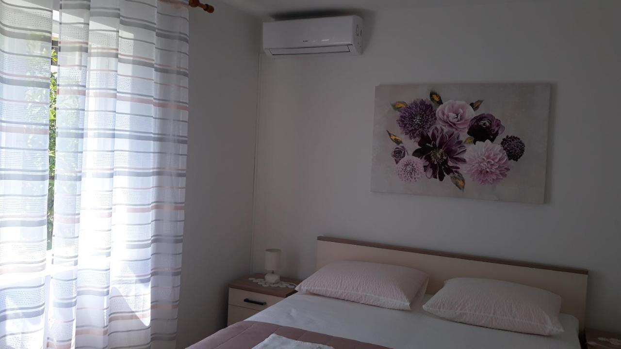 Mini Apartment Petra - Rooms Purple & Green With Kitchen And Garden ドゥブロブニク エクステリア 写真