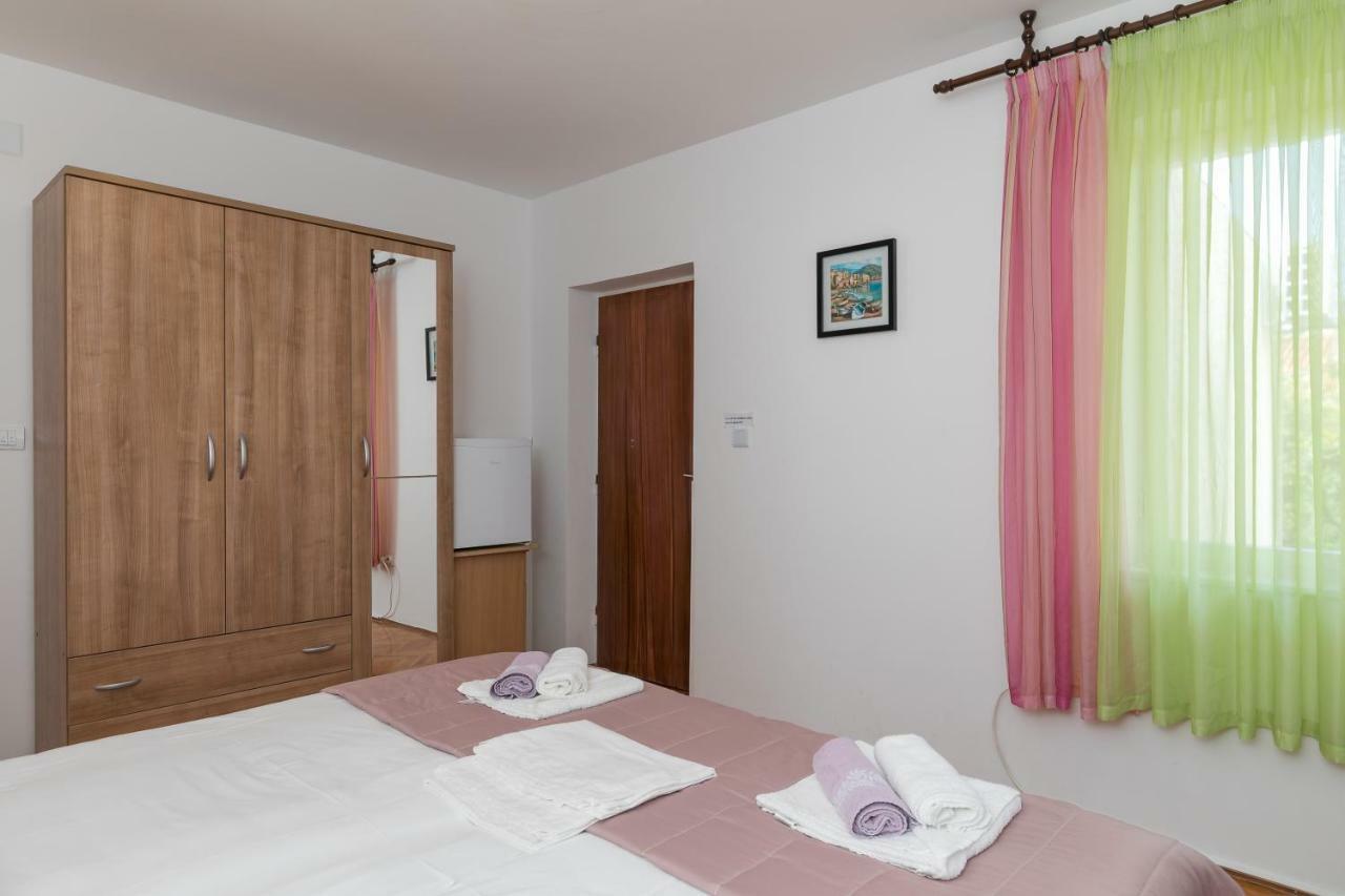 Mini Apartment Petra - Rooms Purple & Green With Kitchen And Garden ドゥブロブニク エクステリア 写真